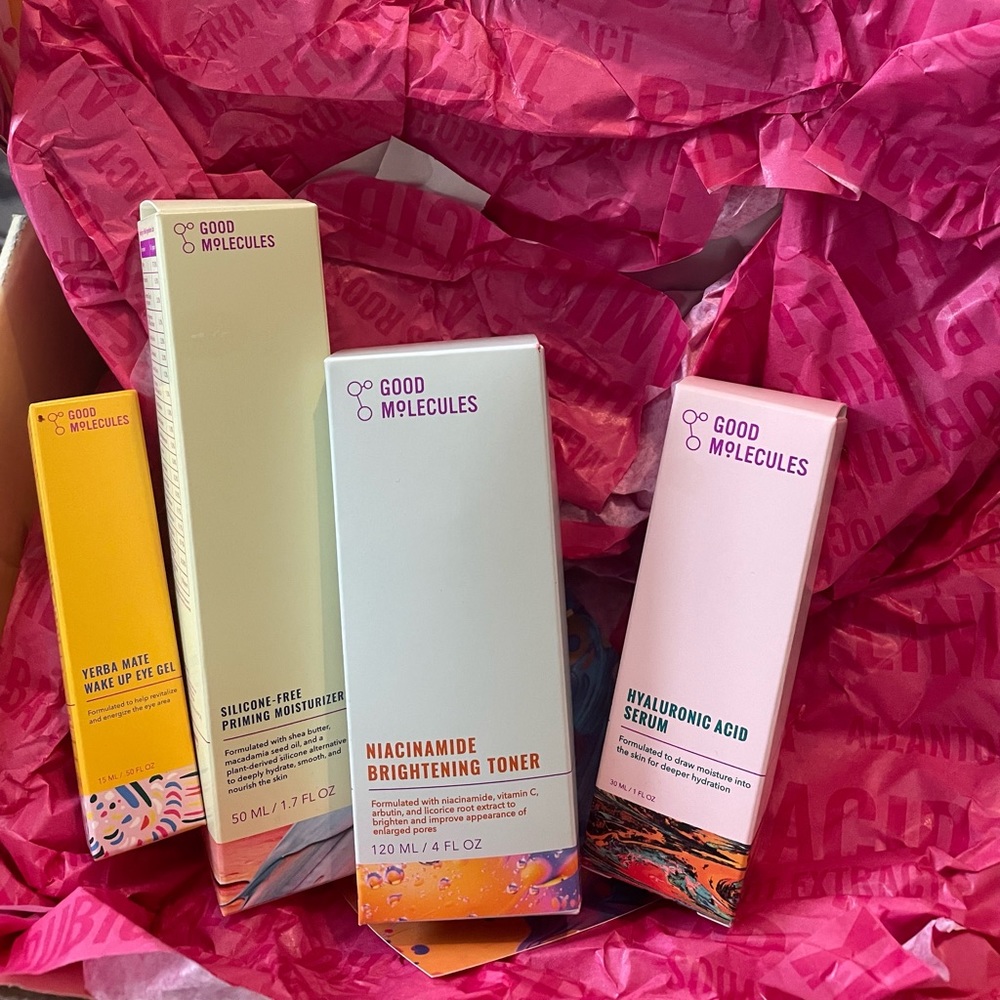 Good Molecules Bundle